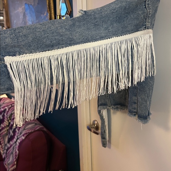 🤍 BNWT Fever City Fringe Cropped Denim Jean Jacket | Western Coastal Cowgirl 🤠 - Picture 8 of 9